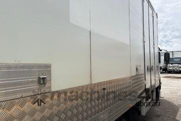 2019 Isuzu FRR 110-260 Refrigerated Pantech