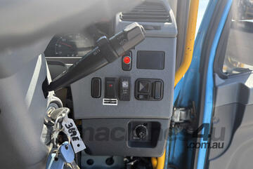 2017 Mitsubishi Fighter 2427 Curtain Sider (Missing Curtains)