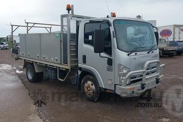Isuzu   NPR 200