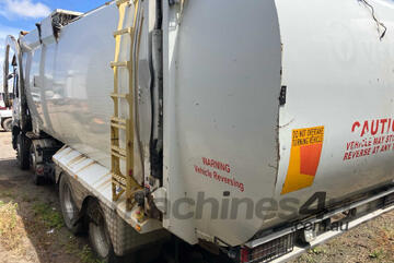 2014 Volvo Fm Front Loading Garbage Compactor