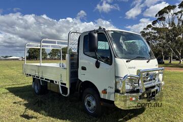 2025 Hino 721 AT 3500 WIDE TRADEACE Tray
