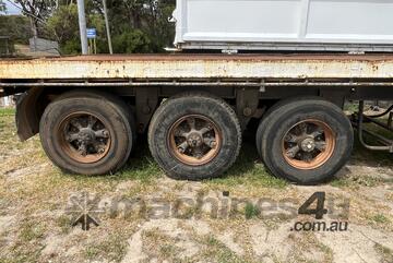 1989 Custom Made Tri Axle Flat Top B Trailer