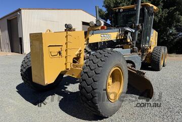 John Deere 2006   770D GRADER