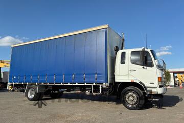 2007 Mitsubishi FUSO Curtain Sider