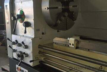 Taiwanese Big Bore Centre Lathes , 670/770/870mm Turning Capacity