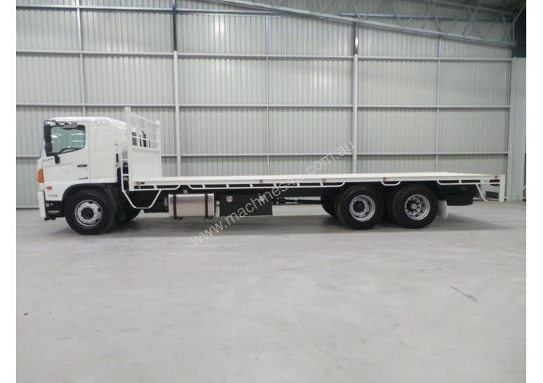 caption Hino GH 1728-500 Series Tray Truck
