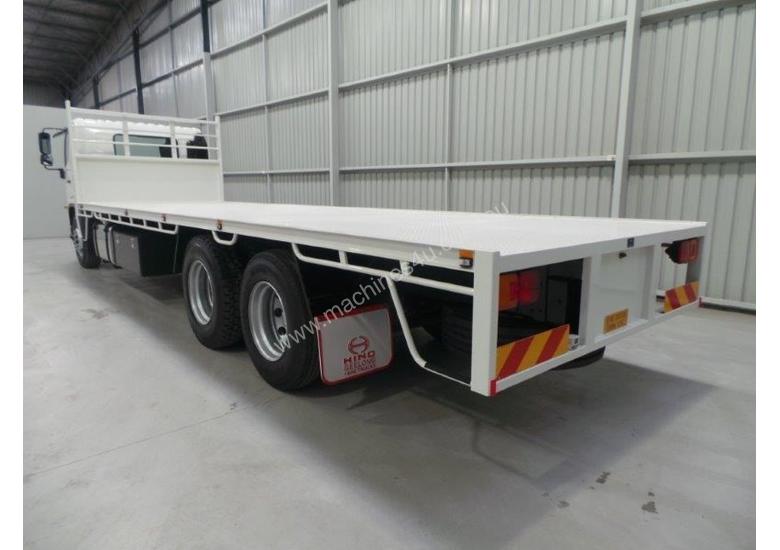 caption Hino GH 1728-500 Series Tray Truck