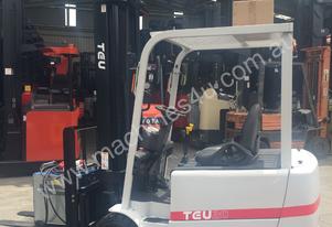 ACTIVE FORKLIFTS - TEU Forklift Electric 2T 6.5m Lift Container Mast ACTIVE FORKLIFTS - TEU Forklift Electric 2T 6.5m Lift Container Mast