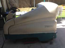ride on scrubber TENNANT cheap $500 - picture0' - Click to enlarge