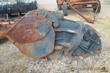 Custom Clamshell mud bucket with rotator Bucket-Screening Attachments