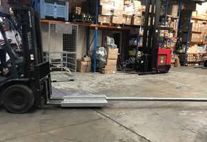 ACTIVE FORKLIFTS - Carpet Prong Roll Prong Slip On 2800mm Long 70mm Round 510KG Capacity