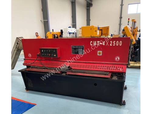 USED CMT HYDRAULIC GUILLOTINE | 4MM CAPACITY | 2500MM LENGTH | SWING BEAM