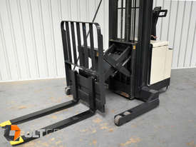 CROWN WR30TL174 WALKIE REACH TRUCK  - picture1' - Click to enlarge