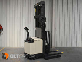 CROWN WR30TL174 WALKIE REACH TRUCK  - picture2' - Click to enlarge