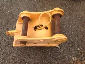 TE Excavator Hydraulic Quick Hitch  - picture2' - Click to enlarge
