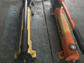 Enerpac Hydraulic Hand Pump with GP-10B Gauge & Hose P392 - picture2' - Click to enlarge