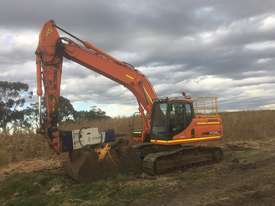 Doosan DX225 Excavator with Auto Grease - picture2' - Click to enlarge