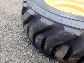 CATERPILLAR 10x16.5 8 STUD CATERPILLAR BOBCAT SKID STEER RIM & TYRE Tyre/Rim Combined Tyre/Rim - picture1' - Click to enlarge