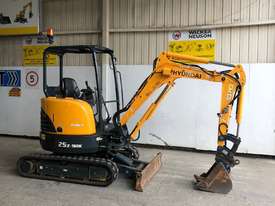 2.5 TONNE HYUNDAI EXCAVATOR & TRAILER PACKAGE - picture0' - Click to enlarge