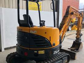 2.5 TONNE HYUNDAI EXCAVATOR & TRAILER PACKAGE - picture1' - Click to enlarge