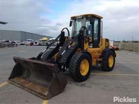 2002 JCB 411B - picture2' - Click to enlarge