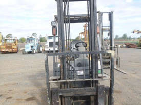 TCM FHG30 LPG / Petrol Counterbalance Forklift - picture2' - Click to enlarge