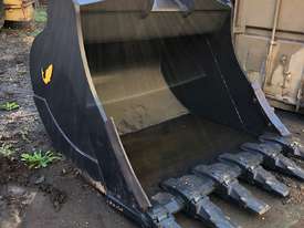 Salmon ZX490 Excavator Bucket 1800mm with custom EX220 pickups - picture0' - Click to enlarge