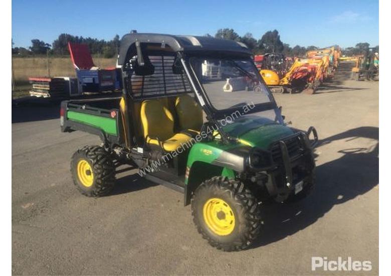 caption 2015 John Deere Gator 825i