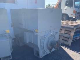 1600 kw 2200 hp 4 pole 1490 rpm 3300 volt Foot Mount 450 frame Siemens AC Electric Motor - picture0' - Click to enlarge