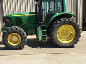 John Deere 6520 FWA/4WD Tractor - picture0' - Click to enlarge