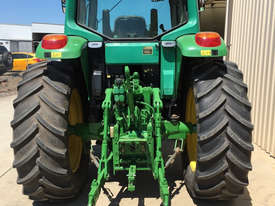 John Deere 6520 FWA/4WD Tractor - picture2' - Click to enlarge