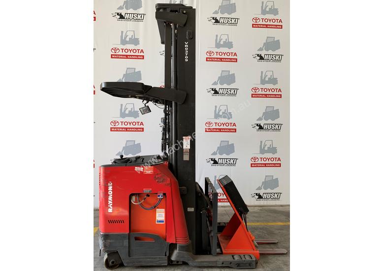 caption Raymond 740-DR32TT Reach Truck