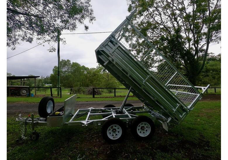 Three Way Hydraulic Tipper with Ramps 10 x 6 - Ship Australia Wide!