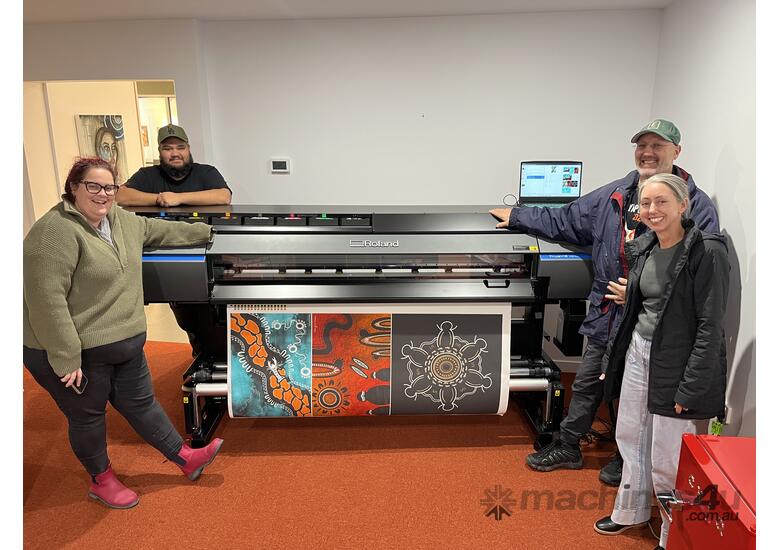caption RolandTrueVIS VG2 Printer/Cutter – 1T l Unmatched Print Quality and Speed with TR2 Ink & Orange
