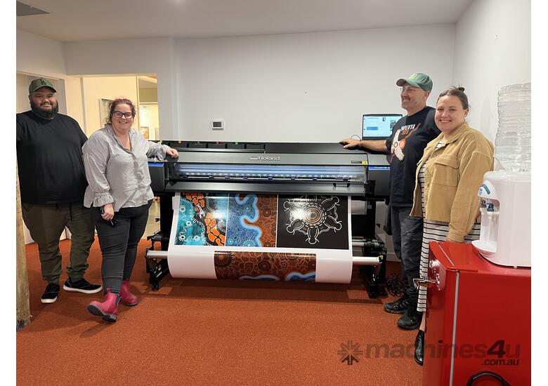 caption RolandTrueVIS VG2 Printer/Cutter – 1T l Unmatched Print Quality and Speed with TR2 Ink & Orange