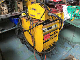 WIA Synchro Pulse CDT450 complete with wirefeeder - picture0' - Click to enlarge