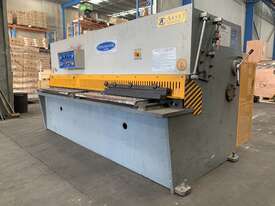 Just In - Heavy Duty 2500mm x 4mm Hydraulic Guillotine with Power Back Guage - picture0' - Click to enlarge