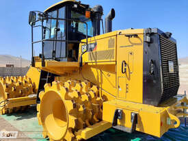 Caterpillar 815K Compactor - picture1' - Click to enlarge