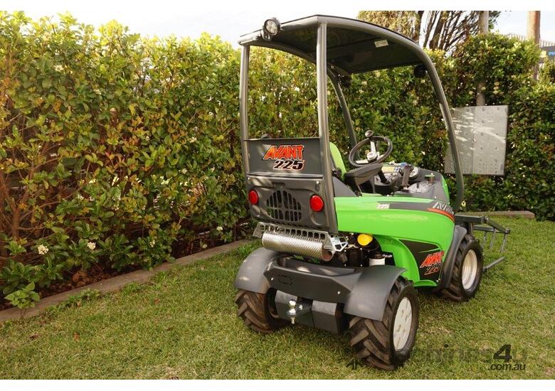 Avant 225 Articulated Mini Loader W/ All Round Grapple