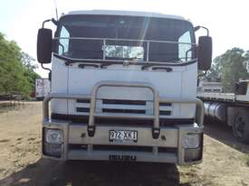 Isuzu tray truck - picture1' - Click to enlarge