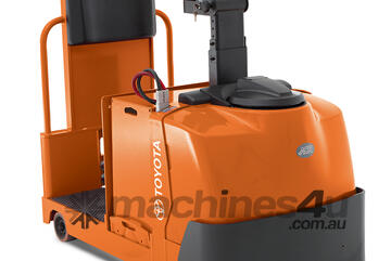 Toyota Toyota 8610 Tow Tractor