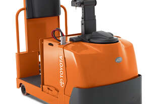 Toyota Toyota 8610 Tow Tractor