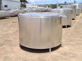 1,550lt STAINLESS STEEL TANK, MILK VAT - picture0' - Click to enlarge