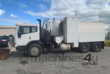 International 2350G c/w Kingvac Vacuum Loader