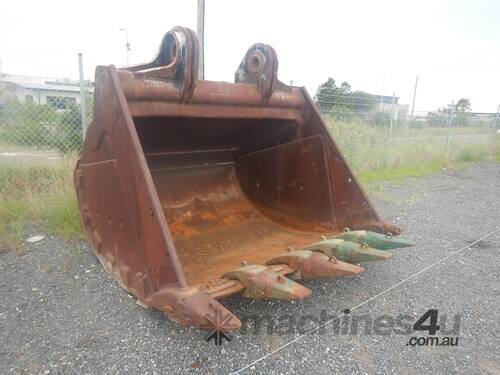 2450mm Digging Bucket, Approx 9 ton