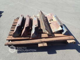 PALLET COMPRISING OF WING SHROUDS & ARROW HEADS (UNUSED) - picture0' - Click to enlarge