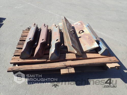 PALLET COMPRISING OF WING SHROUDS & ARROW HEADS (UNUSED)