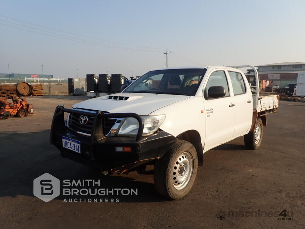 Buy Used 2014 TOYOTA HILUX KUN26R 4X4 DUAL CAB TRAY TOP Tray Truck in , Listed on Machines4u