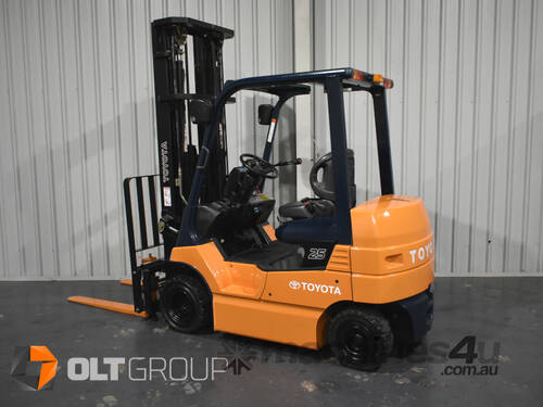 Toyota 7FB25 2.5 Tonne Electric Forklift 6000mm Mast with Sideshift and Fork Positioner 2881 Hours