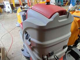 comac Innova 85b Ride on scrubber - picture1' - Click to enlarge